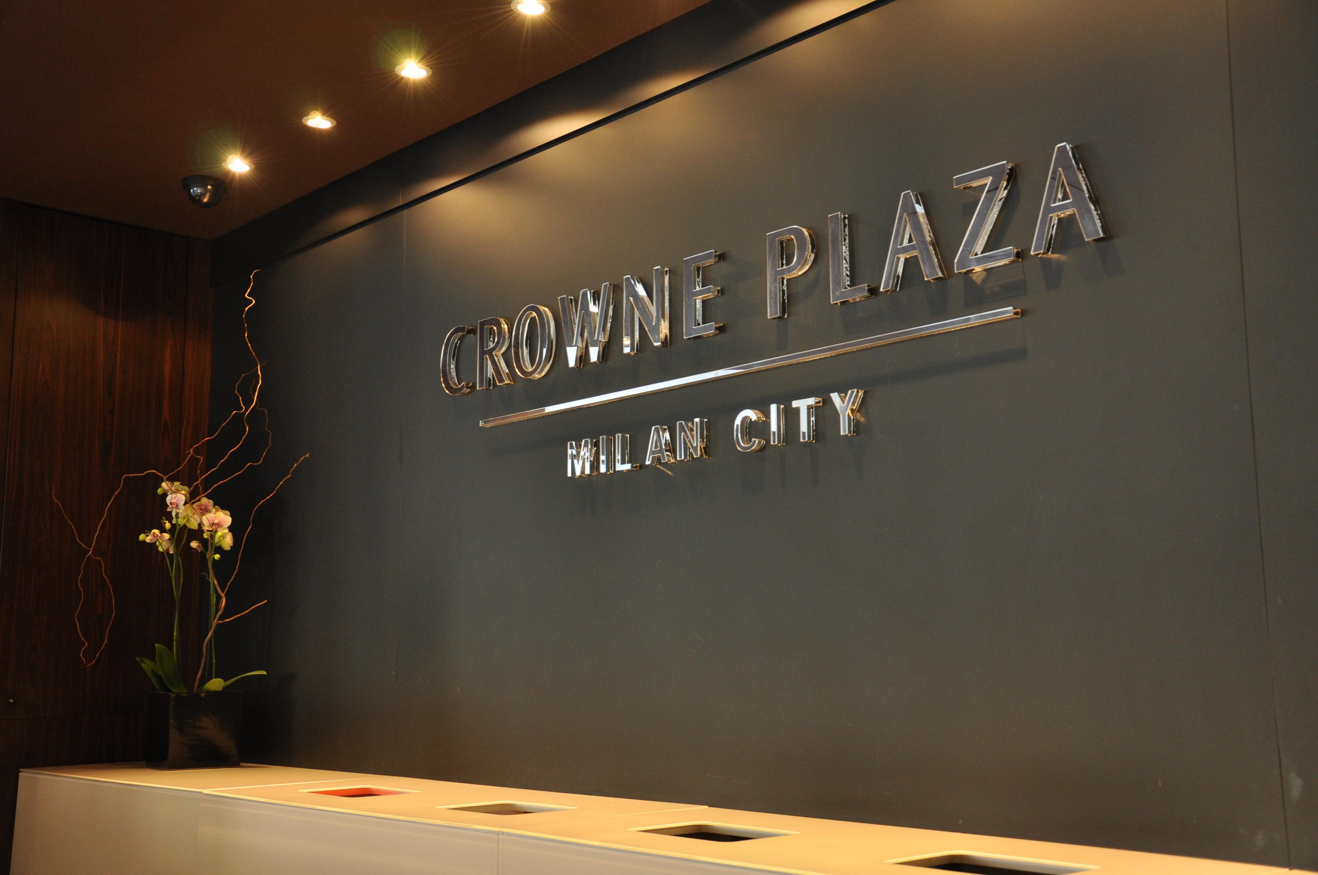 Crowne Plaza Milan City By Ihg Bagian luar foto