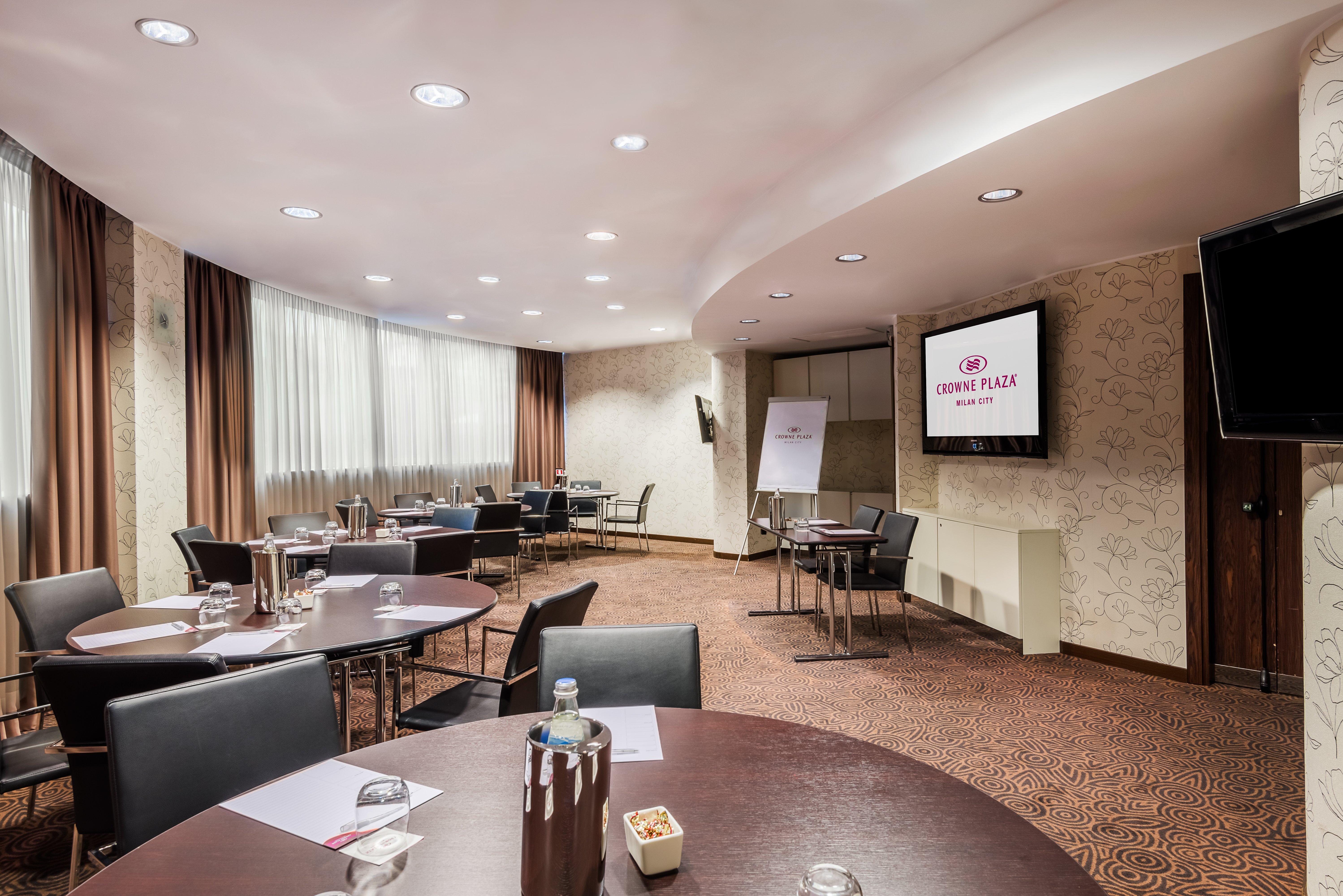 Crowne Plaza Milan City By Ihg Bagian luar foto