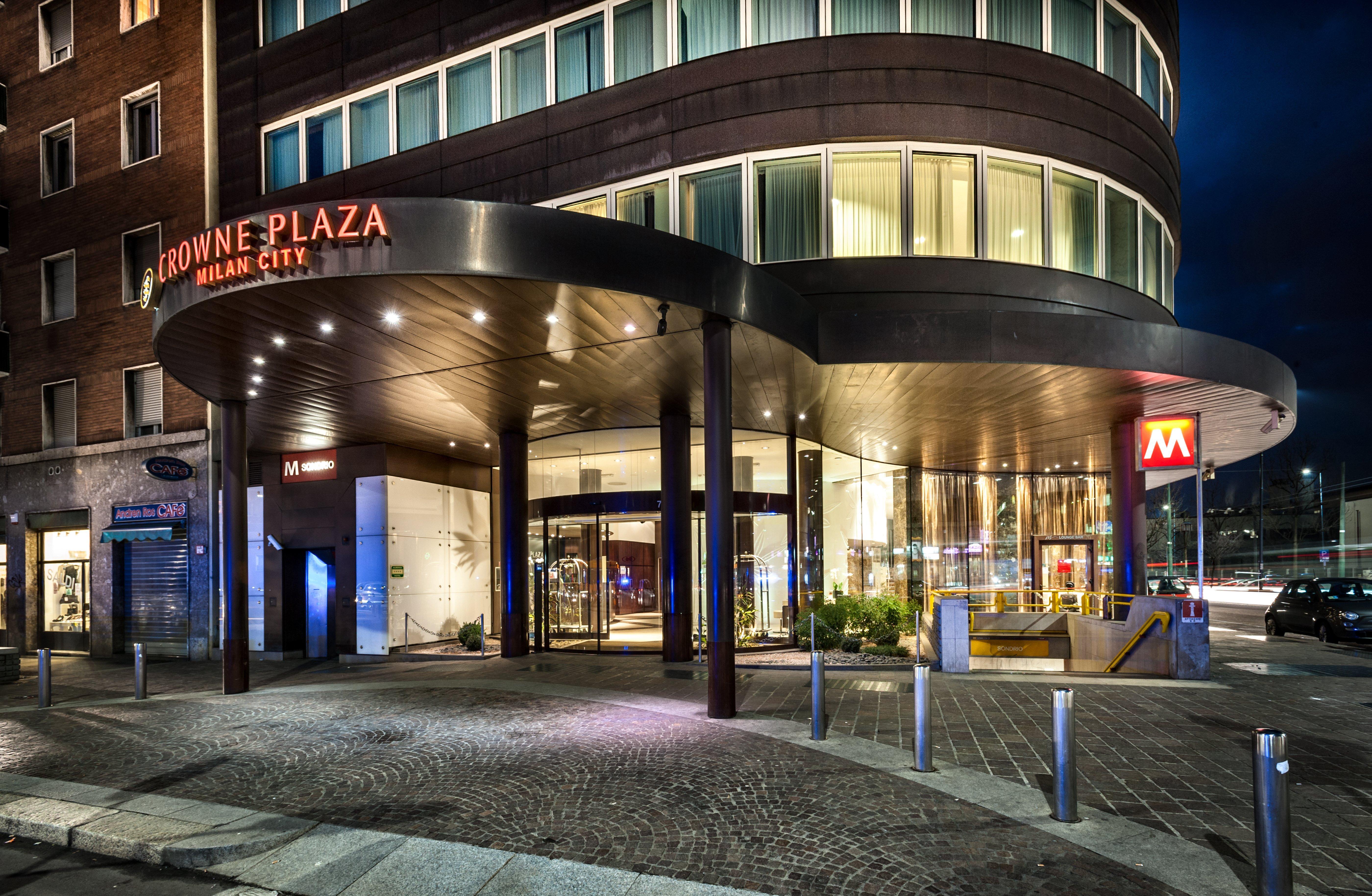 Crowne Plaza Milan City By Ihg Bagian luar foto