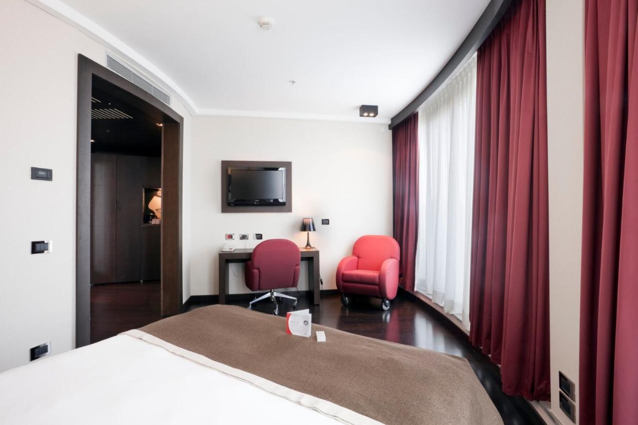 Crowne Plaza Milan City By Ihg Bagian luar foto