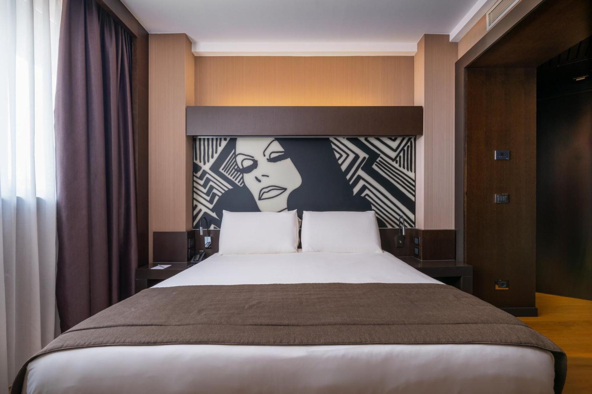 Crowne Plaza Milan City By Ihg Bagian luar foto